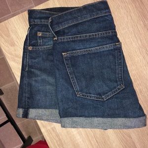 Authentic Best GAP girlfriend jean shorts